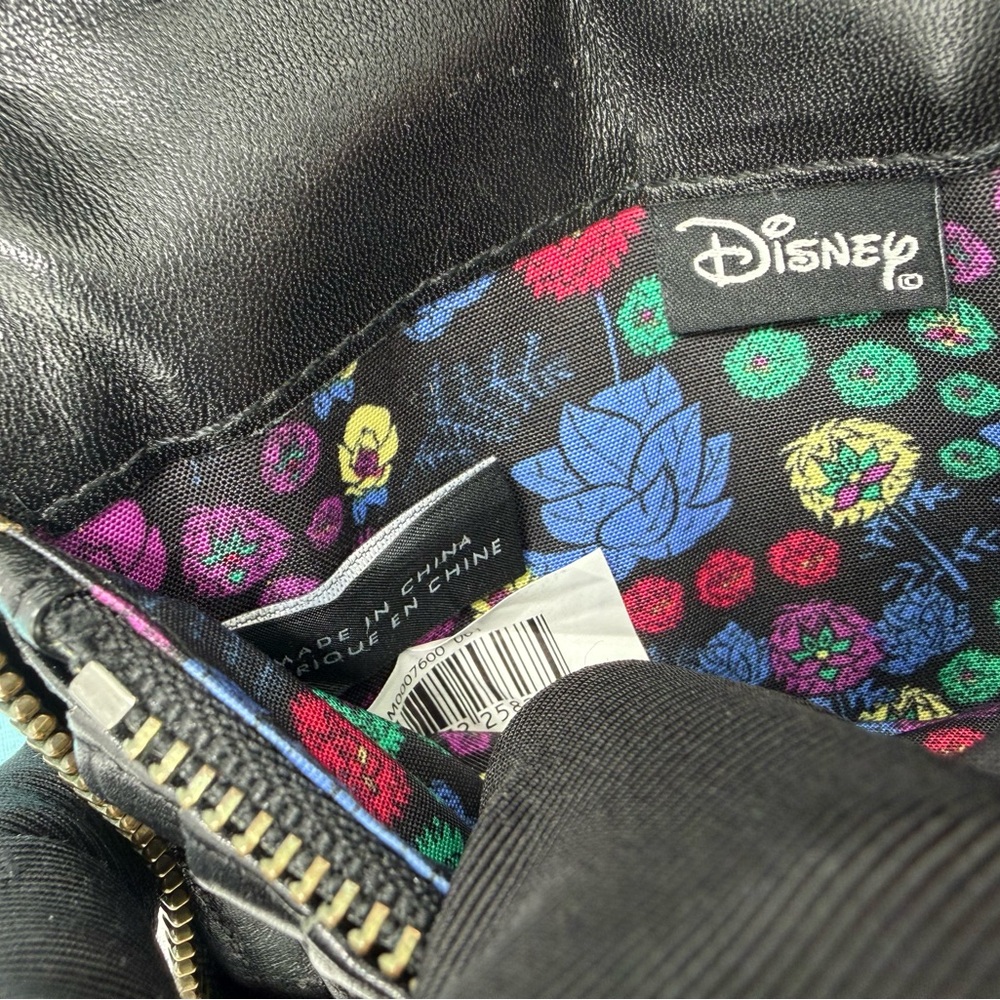 Marc by Marc Jacobs x Disney “I am not like other girls” Black Leather Wristlet - Picture 6 of 9